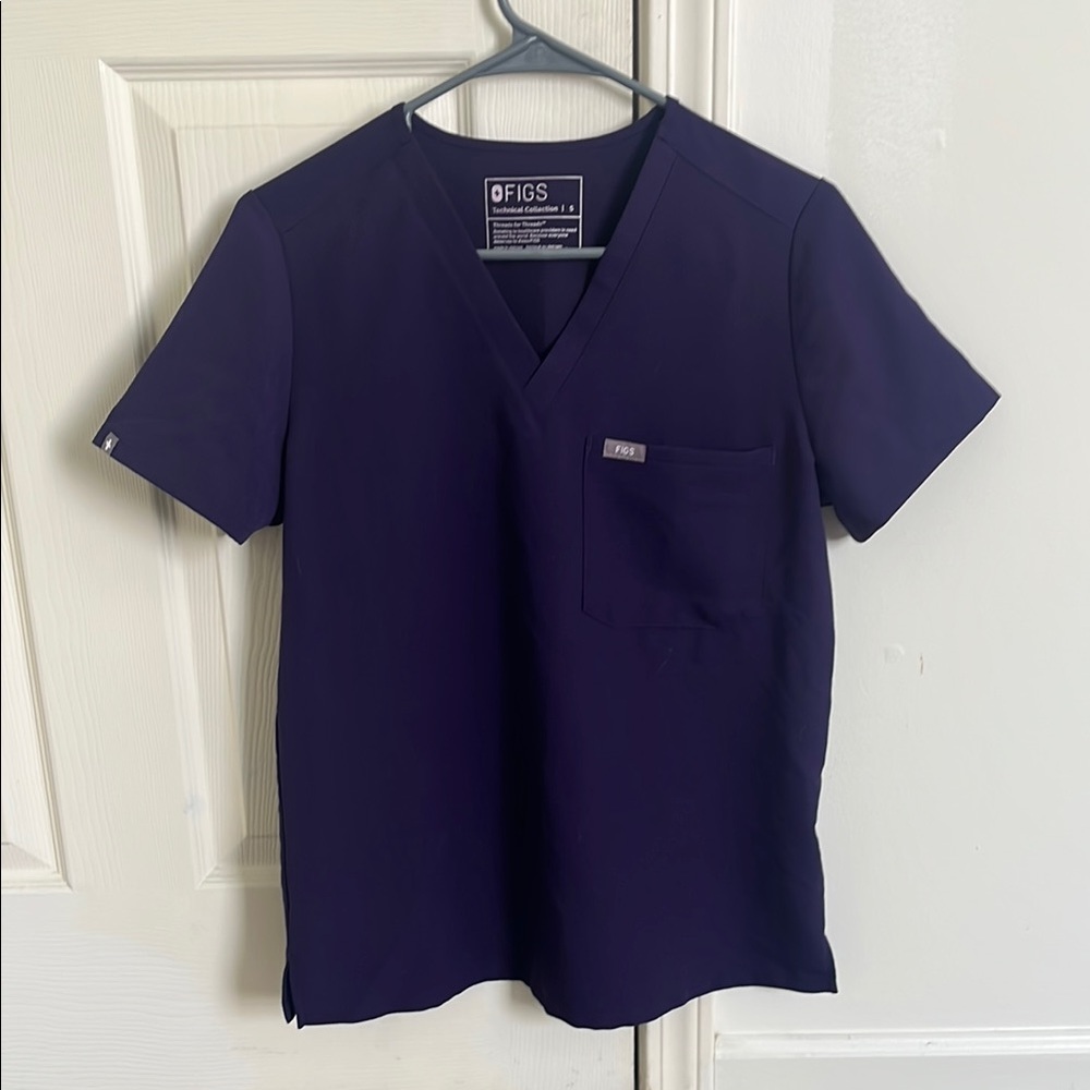 Figs scrub top